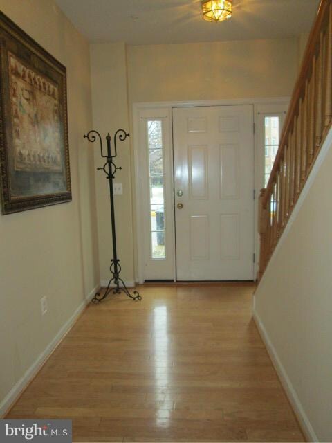 9116 Kelford Ct, Lorton, VA 22079 - photo 2