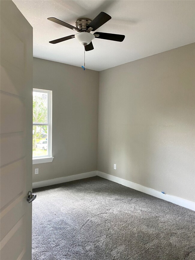 1911 Hampton St, Houston, TX 77088 - photo 5