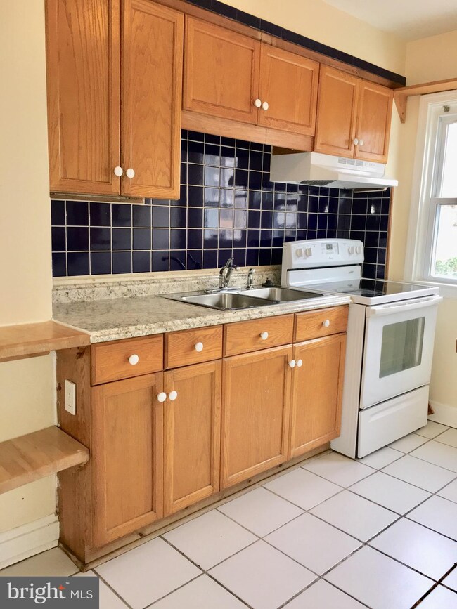 8423 Water Oak Rd, Parkville, MD 21234 - photo 7