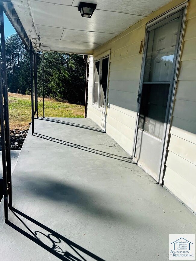 24 Waller Rd, Martinsville, VA 24112 - photo 5