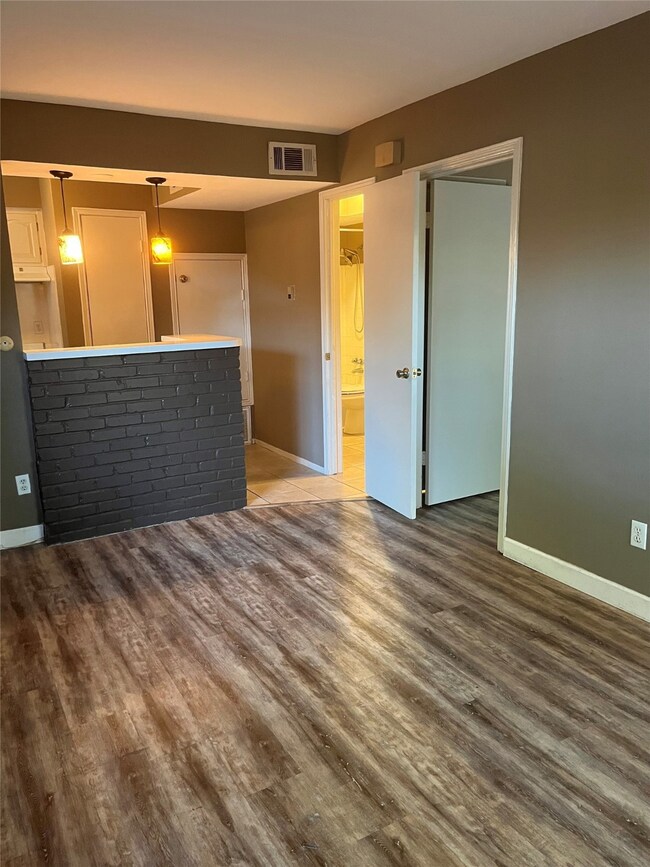 833 Wax Myrtle Ln, Houston, TX 77079 - photo 6