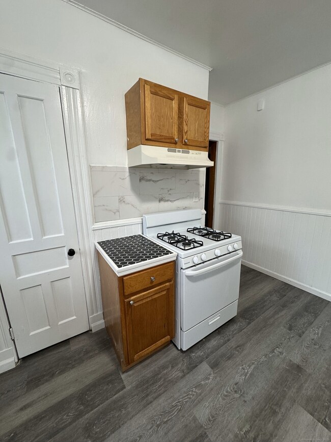 unlisted-address, New Haven, CT 06511 - photo 2