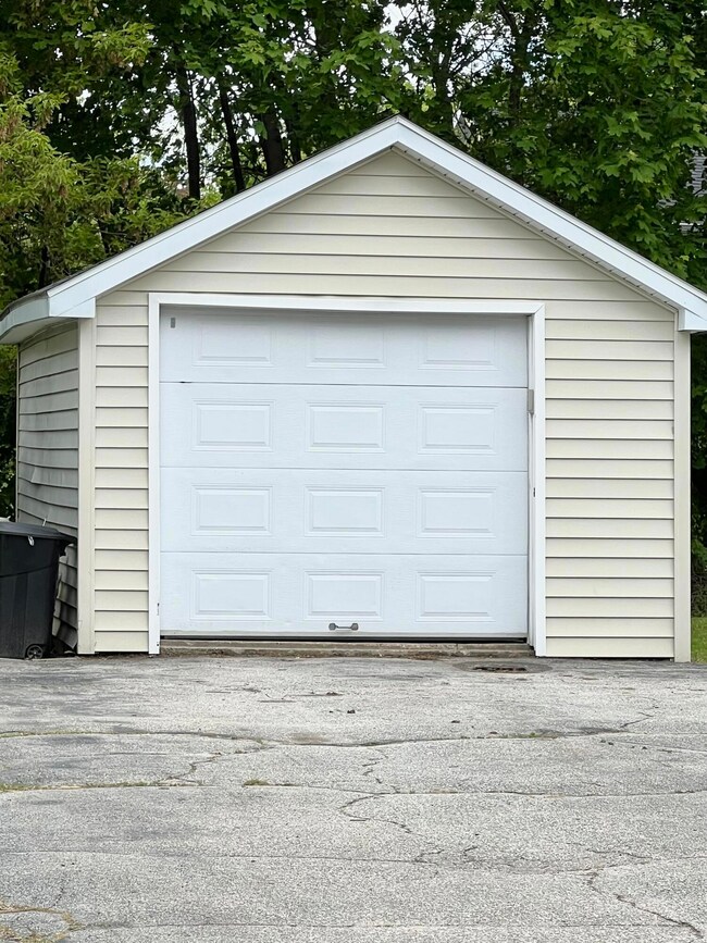 1 Car Garage