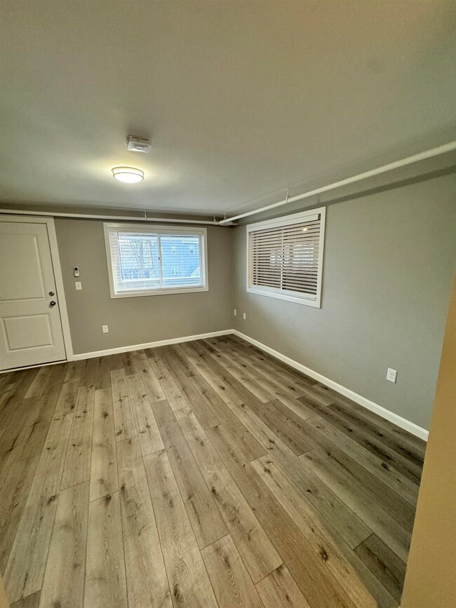 24 Monarch Way unit 201, Portsmouth, NH 03801 - photo 2