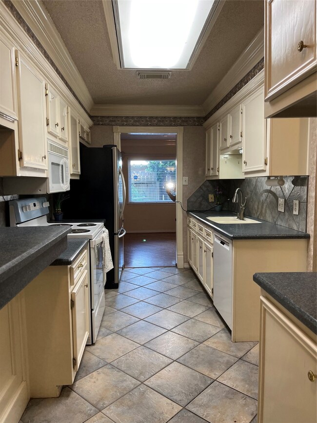 1206 Country Place Dr, Houston, TX 77079 - photo 6