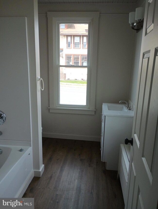 995 W Main St unit 1, New Holland, PA 17557 - photo 7