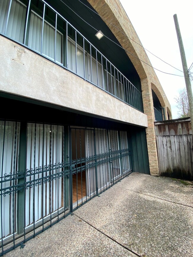 3916 Mandell St, Houston, TX 77006 - photo 6