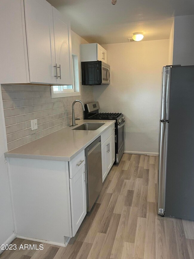 2242 N 29th Place unit 1, Phoenix, AZ 85008 - photo 3