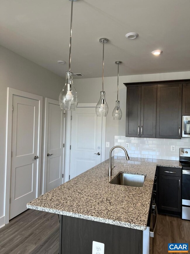 807 Wesley Ln unit A, Charlottesville, VA 22911 - photo 4