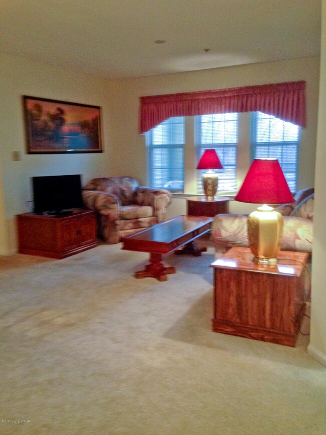 1309 Village Dr unit 1309, Stroudsburg, PA 18360 - photo 4