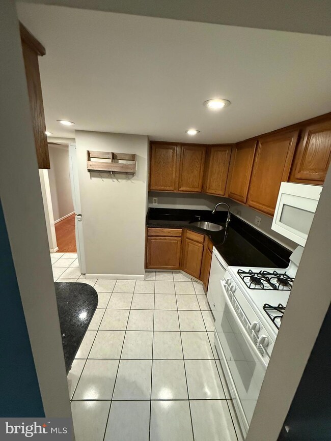 1404 Northgate Square unit 4/12B, Reston, VA 20190 - photo 2