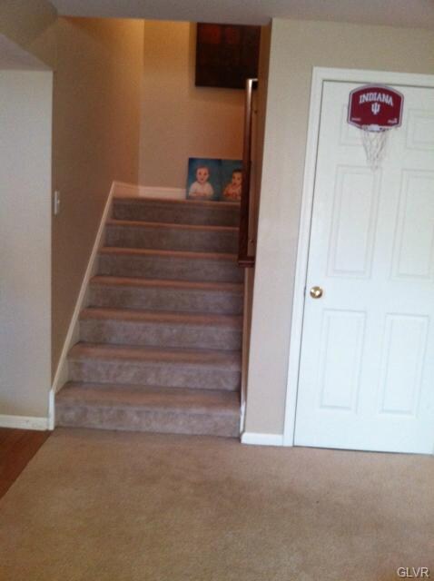 900 Garden Ct, Easton, PA 18040 - photo 4