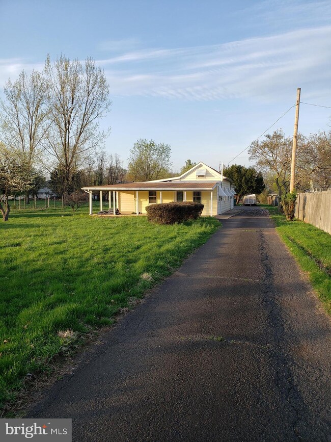 609 Schwab Rd, Hatfield, PA 19440 - photo 2