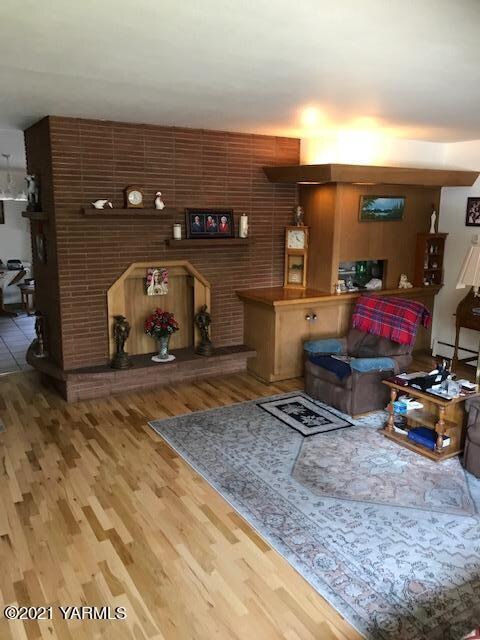 Living room 3