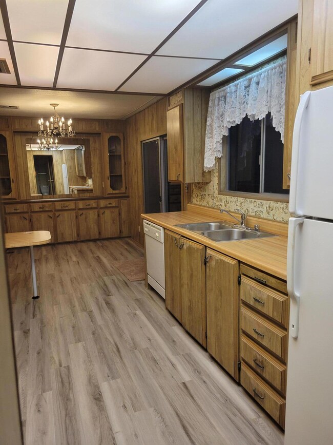 20034 Parocast kitchen to dining room