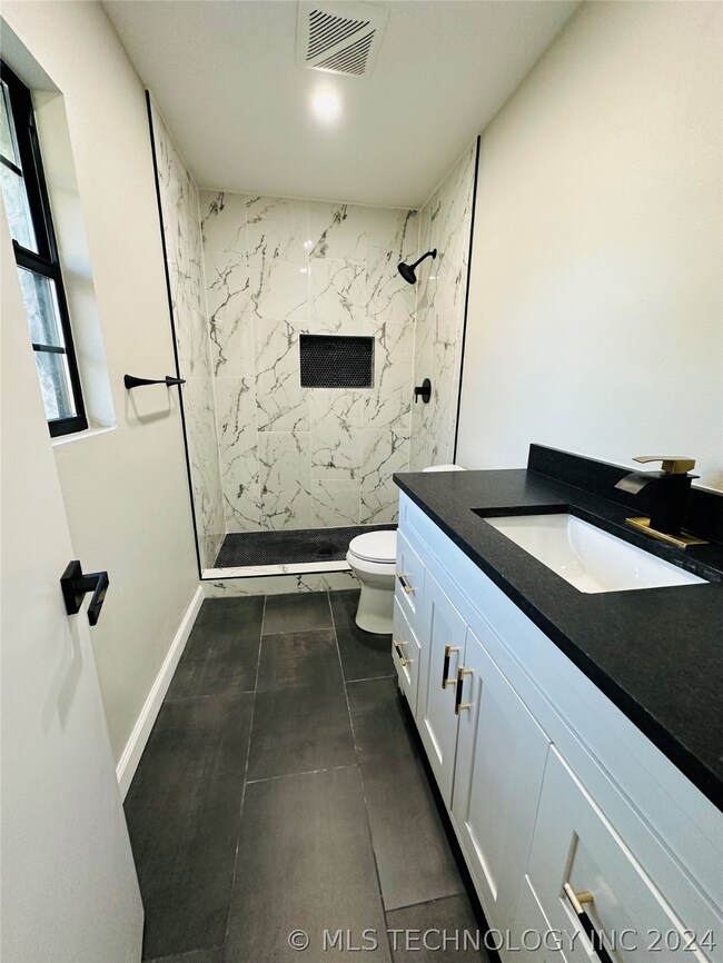 Master private bathroom