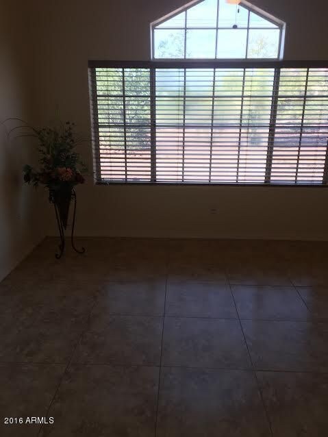 ViewFrontbreakfastroom