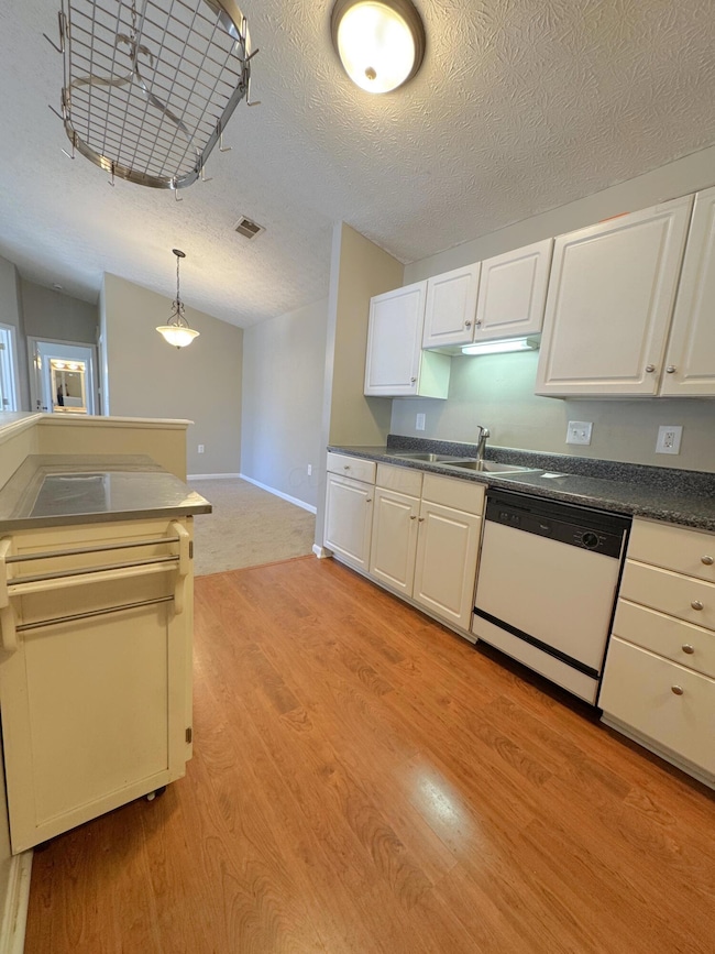 6829 Meadow Creek Dr unit 208, Columbus, OH 43235 - photo 5