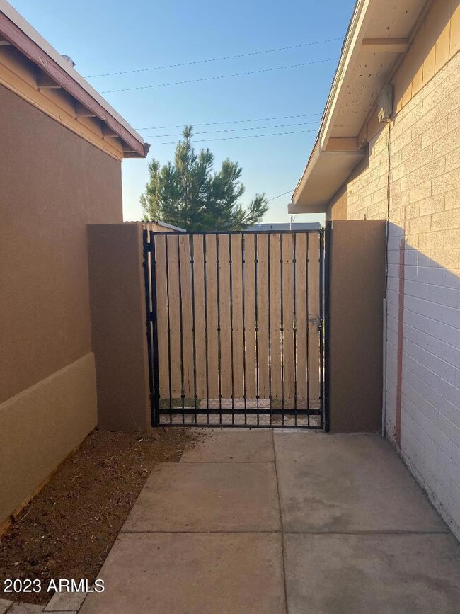 8038 W Weldon Ave, Phoenix, AZ 85033 - photo 5