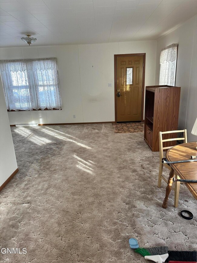 610 3rd St SE, Jamestown, ND 58401 - photo 5