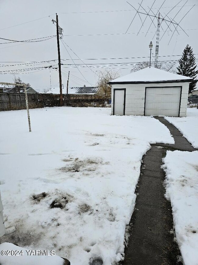 Detached garage