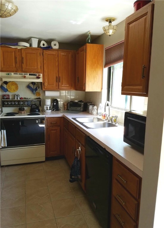 502 Pinewood Dr, Smithfield, RI 02917 - photo 2