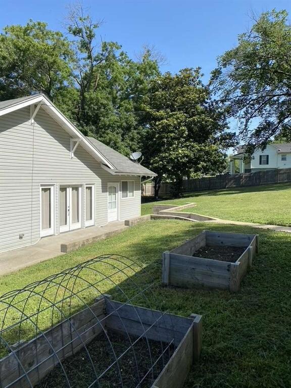 202 N Walnut St, Anderson, MO 64831 - photo 4