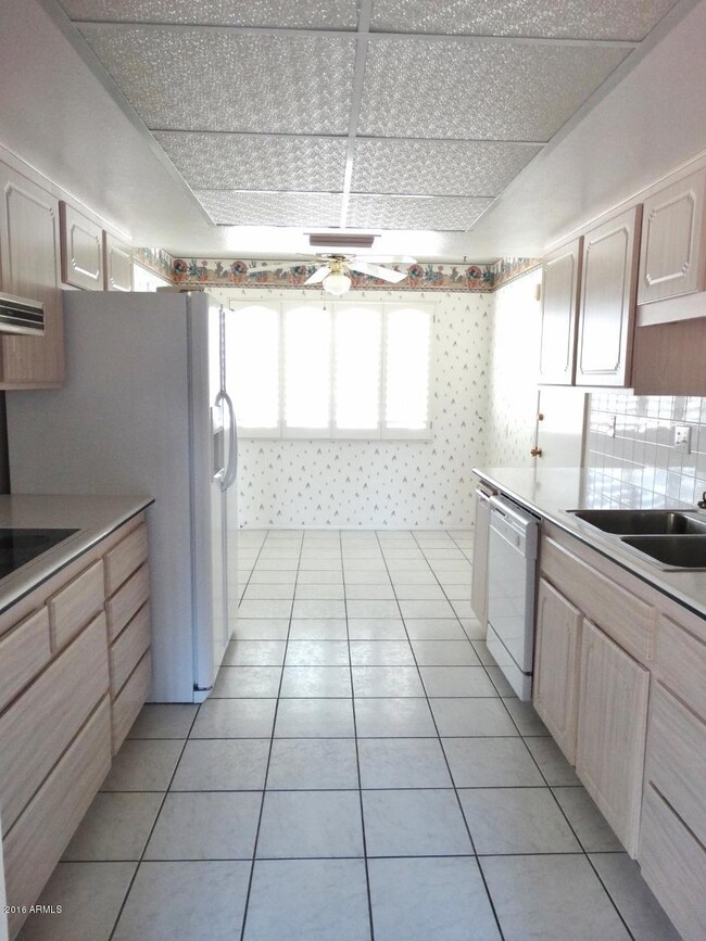 10722 W Pineaire Dr, Sun City, AZ 85351 - photo 7