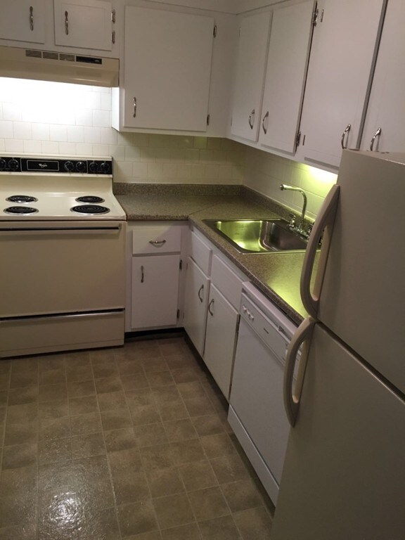 96 Richardson St unit B5, Billerica, MA 01821 - photo 3