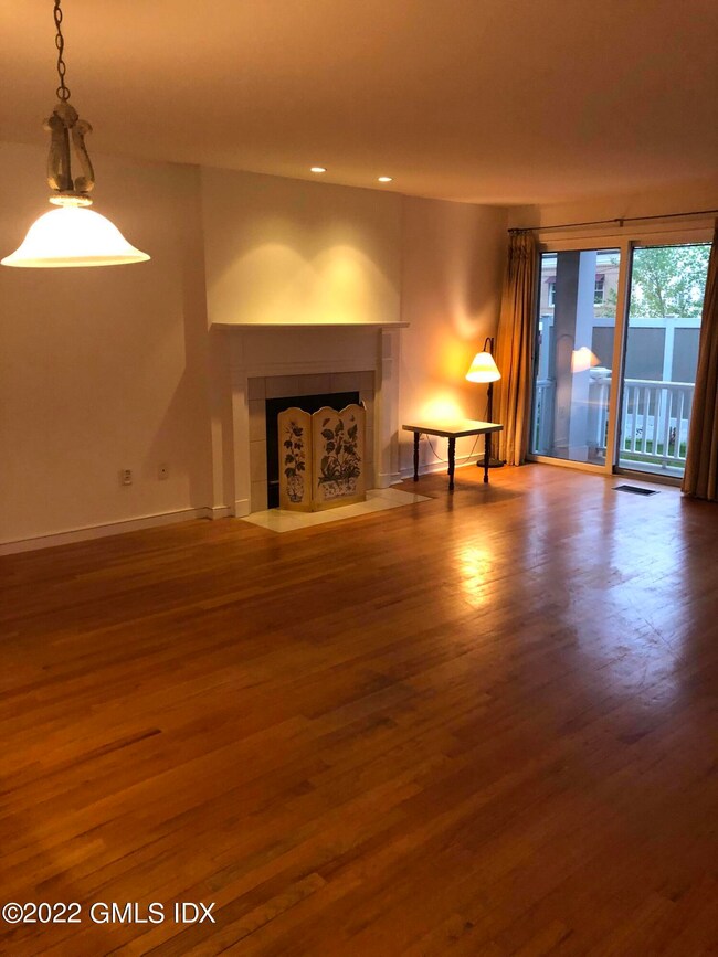 453 E Putnam Ave unit 3G, Cos Cob, CT 06807 - photo 5