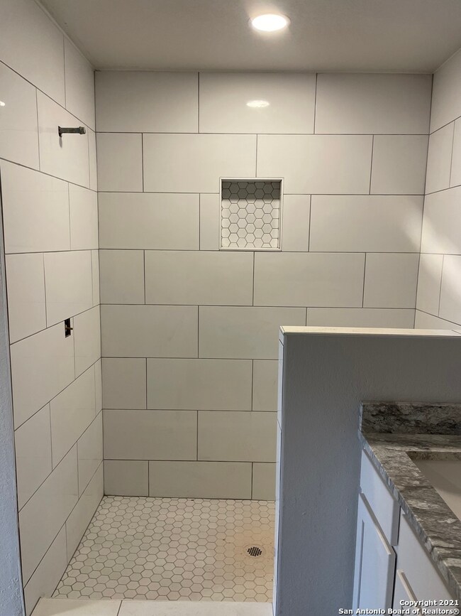 1937 County Road 451, Hondo, TX 78861 - photo 3