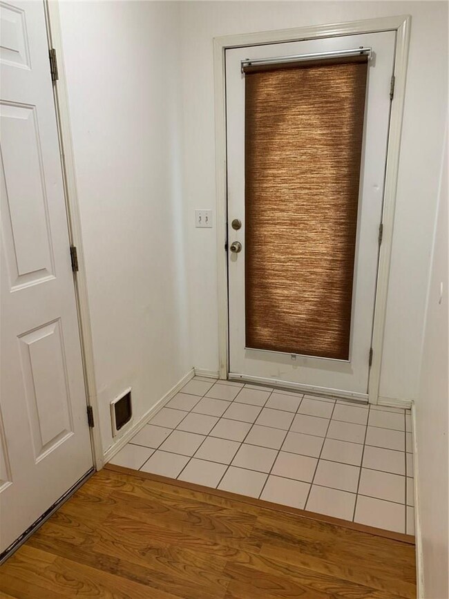 671 Clover Ln, Springdale, AR 72764 - photo 2