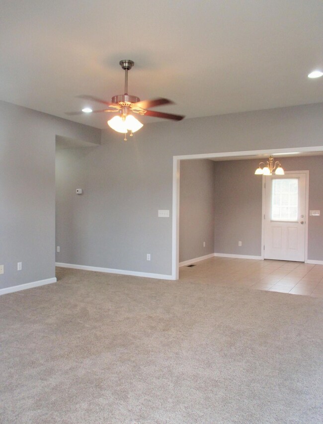 704 Oakdale St, Manchester, TN 37355 - photo 2
