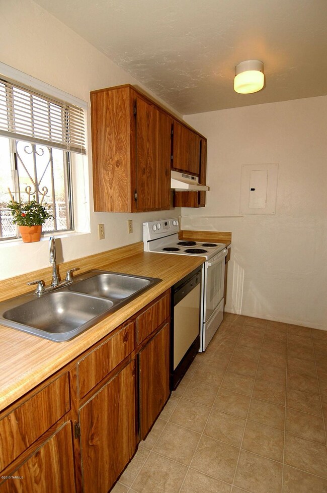 KITCHEN 1255