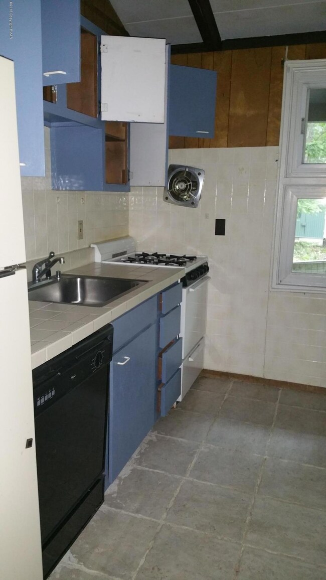 804 Woodland Ave, Hawley, PA 18428 - photo 7