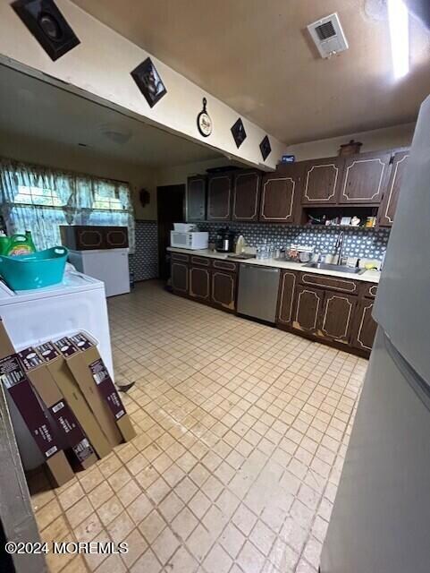 2 Hollywood Kitchen