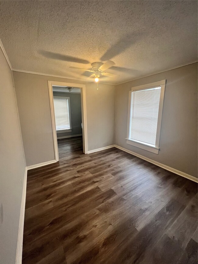 4518 Los Angeles St unit 3, Houston, TX 77026 - photo 5