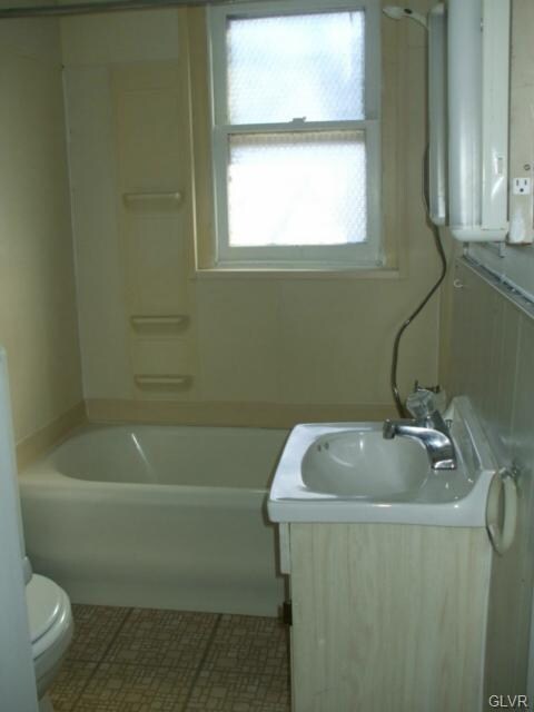1424 W Turner St unit 3, Allentown, PA 18102 - photo 2