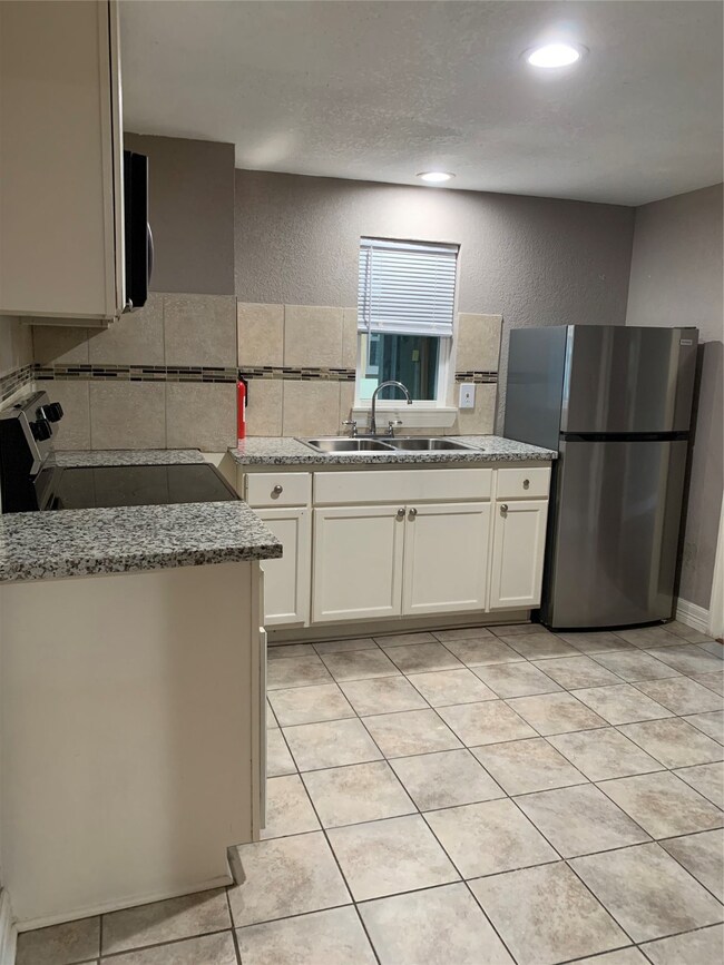 8918 Manus St unit A, Houston, TX 77093 - photo 2