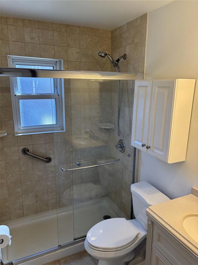 210 Farber Dr unit 210, West Babylon, NY 11704 - photo 3