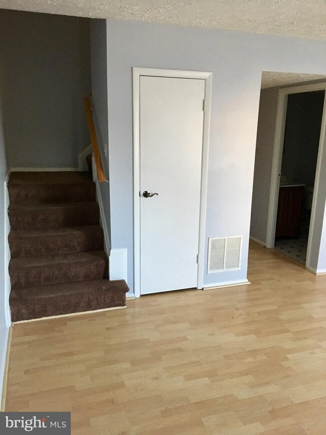 606 Burlington Ct, Edgewood, MD 21040 - photo 2