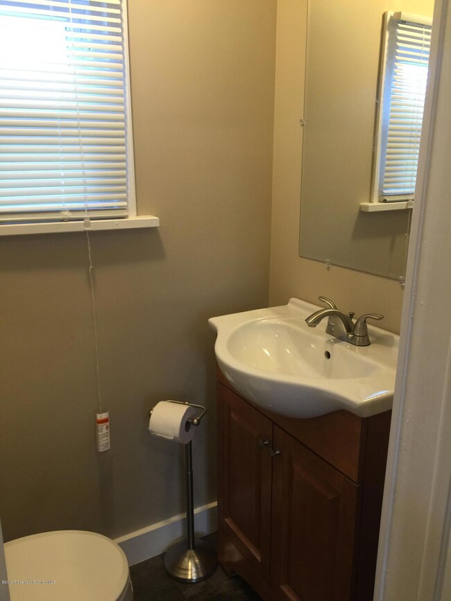 337 N Bromley Ave, Scranton, PA 18504 - photo 4