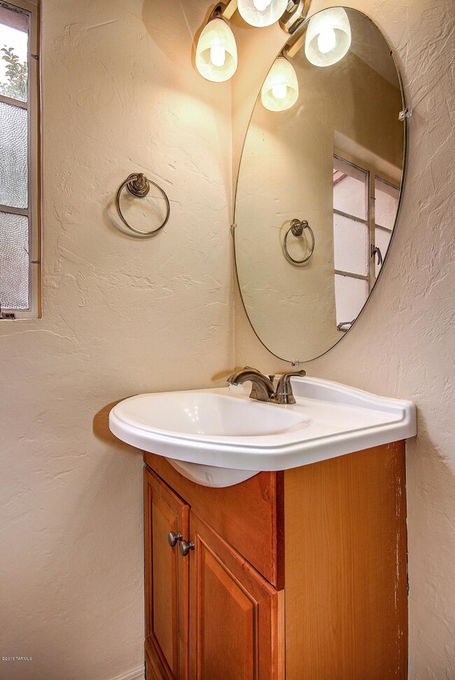 1034 E West Circle Dr, Tucson, AZ 85719 - photo 6