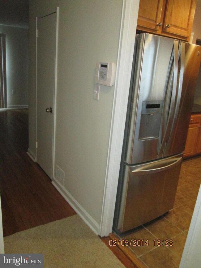 947 Owens Rd, Oxon Hill, MD 20745 - photo 5