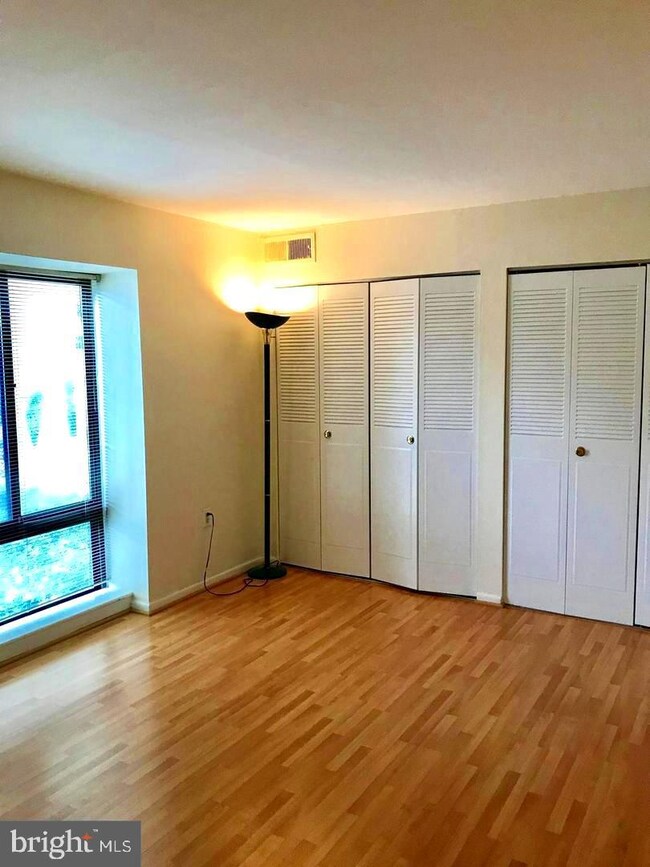 Lafayette Park unit 103, Falls Church, VA 22041 - photo 2