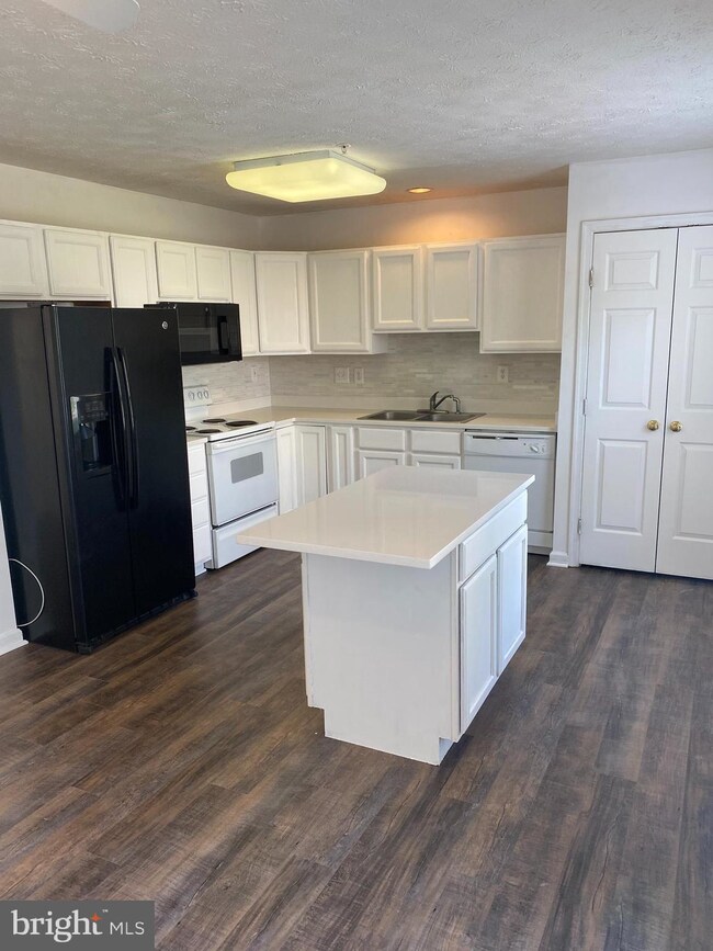 9541 Oakhurst Dr, Columbia, MD 21046 - photo 6