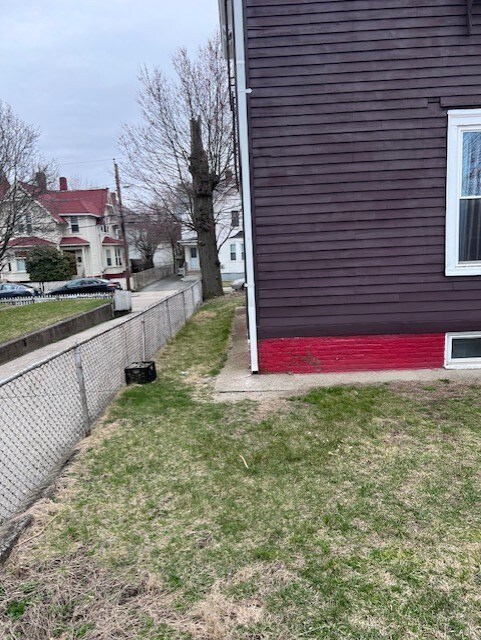 155 Mulberry St, Pawtucket, RI 02860 - photo 5