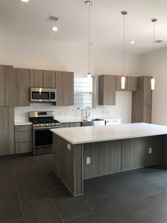 580 Janisch Rd, Houston, TX 77018 - photo 2