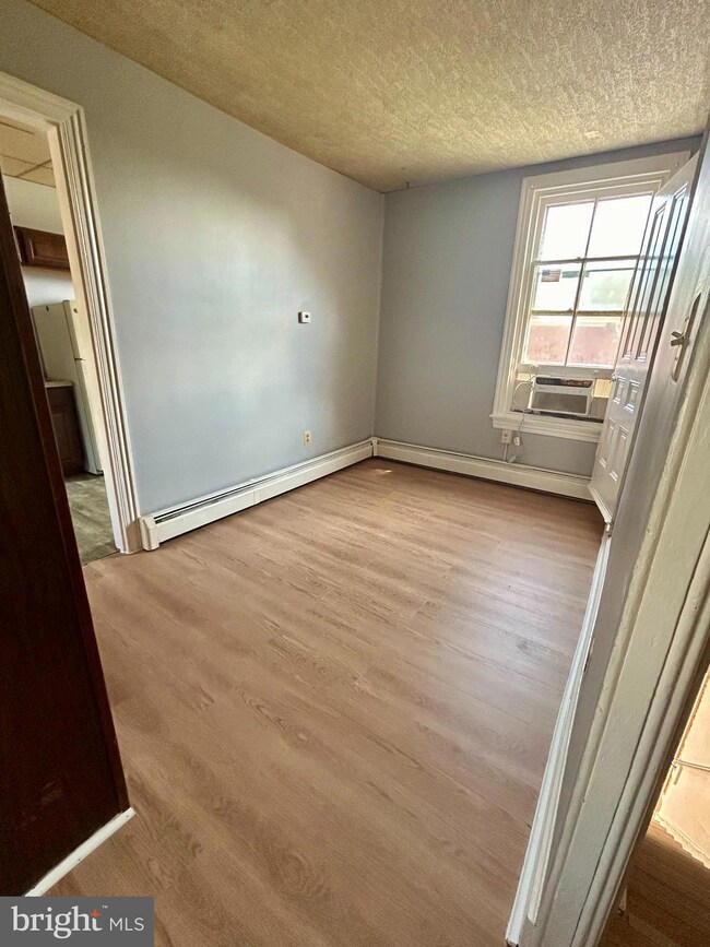 79 N Charlotte St unit 1, Pottstown, PA 19464 - photo 2