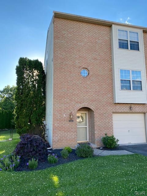 3448 Portland Dr, Whitehall, PA 18052 - photo 2